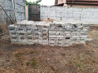 Zámková dlažba, 4 rôzne tvary dlaždíc (najviac H - profil)