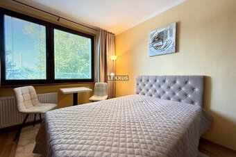 | ZARIADENÁ garzónka na začiatku Petržalky,Vilová ul., 20 m2
