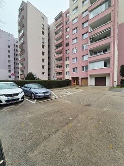 BEZ PROVÍZIE- 3 izb.byt pri OC Centrál a zimného štadióna O.