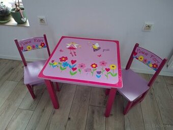 Detský drevený stôl a stoličky