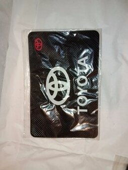 protismykova podlozka do auta toyota 20x12,5cm 20€