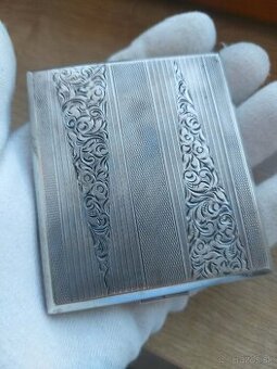 Strieborné puzdro na tabak