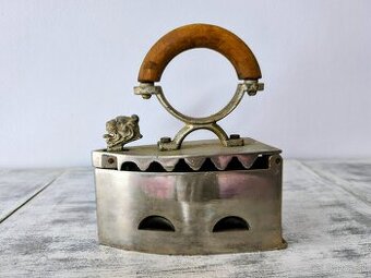 Starožitná žehlička