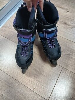 Dievčenské korčule 29-33 + chrániče.