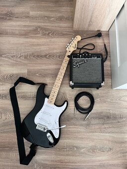 Fender Squier Sonic stratocaster + kombo a kábel