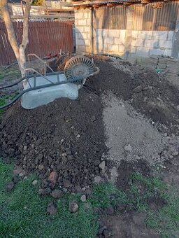 Darujem hlinu