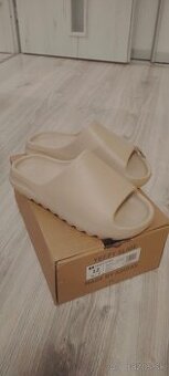 Slapky Yeezy Slides 44