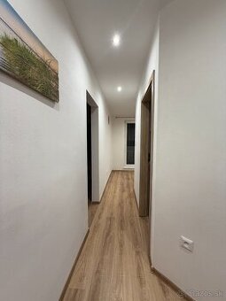 Na prenájom 1-izbový byt s dvoma balkónmi v centre Ružomberk