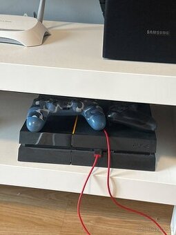 PS4 + 2 ovladače