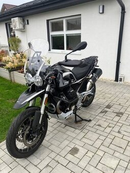 Moto Guzzi V85TT "Guardia d'Onore 1946"