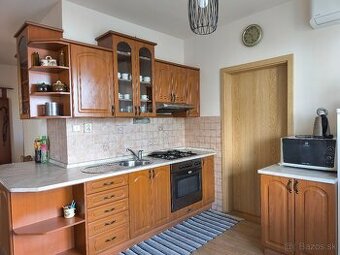 Prenájom 3-izbového bytu neďaleko centra v Leviciach