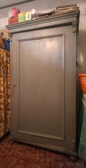 Retro skriňa z masívu