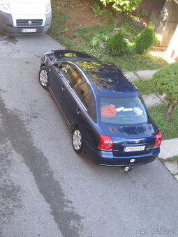 predam toyotu avensis 1.6VVTI 2003