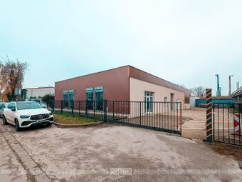 Obchodný priestor so skladom a kanceláriou v súkromnom dvore - 1