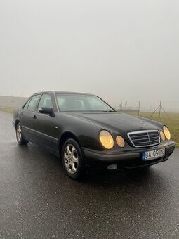 Mercedes benz E220