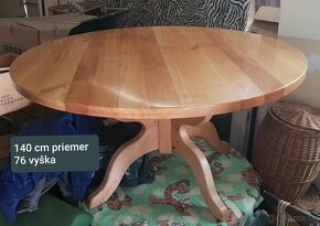 Stôl jedalensky masiv