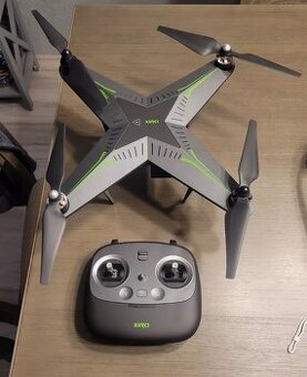 Dron Xiro Xplorer G + náhradná batéria a vrtulky – ako nový