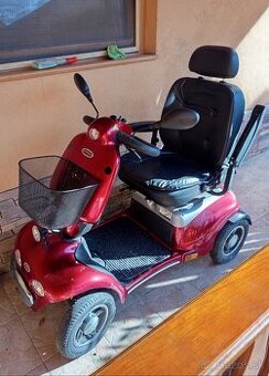 Elektrický invalidný vozík pre seniorov