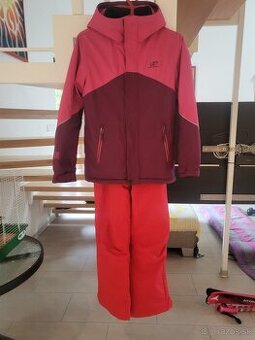 Predám lyžiarske nohavice a bundu.