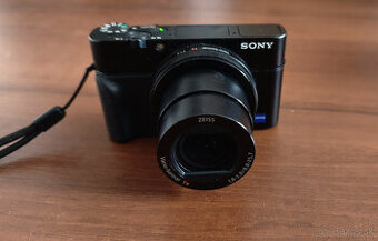 Predám fotoaparát SONY DSC-RX100 III + 32 GB microSD karta