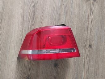 Volkswagen Passat B7 zadné svetlo