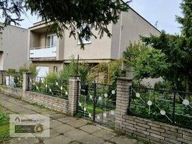 Na predaj rodinný dom s garážou a pozemkom v obci Vrádište - 1
