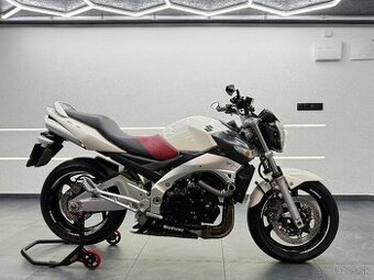 SUZUKI GSR 600, r.2007