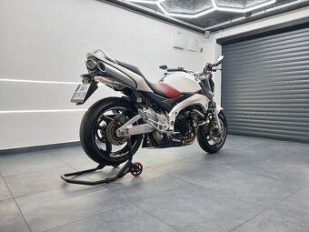 SUZUKI GSR 600, r.2007