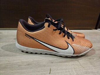 Turfy Nike Mercurial 42