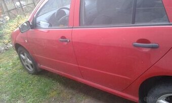 Červené diely Škoda Fabia 1,žltý blatník,čierny nárazník