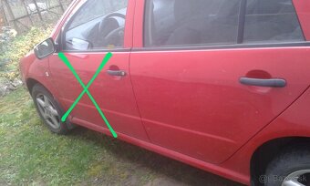 Červené diely Škoda Fabia 1,žltý blatník,čierny nárazník - 1