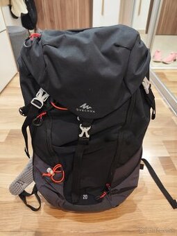 Turistický batoh 20l QUESHUA