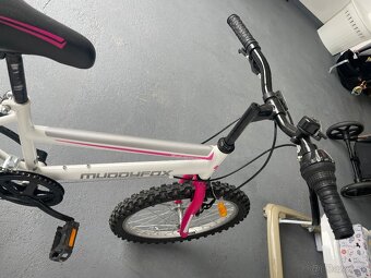 Predam dievcensky bicykel skoro ako novy