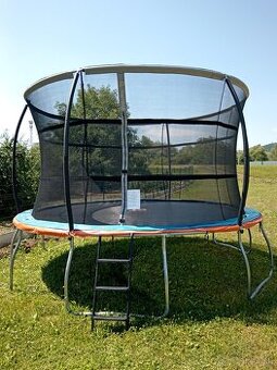 Trampolína