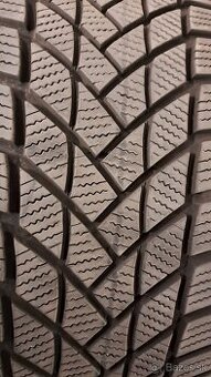 Predám 1ks jazdená zimná 225/40r18-92V Matador
