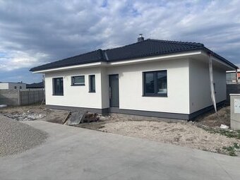 Moderný 4 izbový  rodinný dom - Veľké Úľany