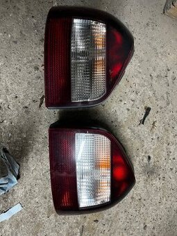 Predam zadne svetla audi a3 8l