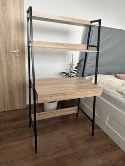 Pracovny stolik so suflikmi