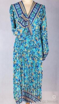 Nadherné dámske šaty s plisovanou sukňou