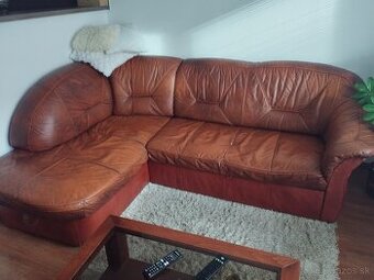 Kožený gauč.