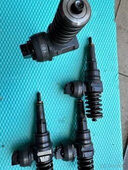 Trysky vstrekovac 038130073ag 1.9tdi 77kw bxe bkc bjb bru