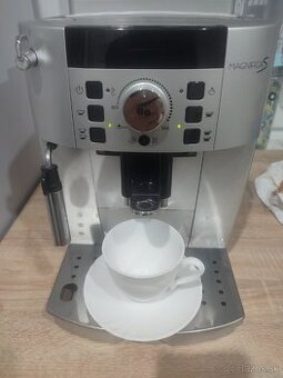 Kávovar DeLonghi Magnifica.