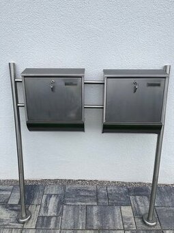 2x nerezove poštové schránky so stojanom