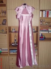 Ponúkam na predaj krásne šaty...
