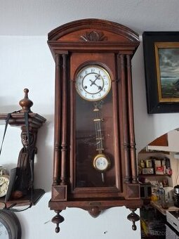 Predám funkčné starožitné nástenné stlpikové hodiny Junghans
