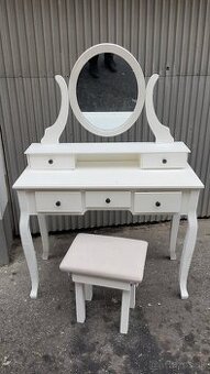 Kozmeticky stolik