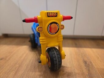 Trojkolkové odrážadlo