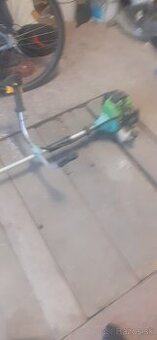 Predám benzínovu krovinorez plne funkčná  cena 50€