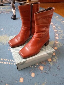 Dámske kožené čižmy, veľkosť 37