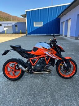 KTM SUPERDUKE 1290 R Orange 2022 v záruke, odpočet DPH